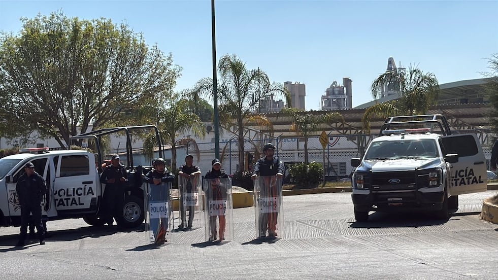 Operativo en planta de Cruz Azul deja 33 detenidos en Tula de Allende