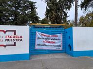 Docentes de la Secundaria General 2 de Pachuca se manifiestan y exigen destitución de director