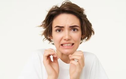 ¿Por qué sangran las encías en la menopausia, según odontóloga?