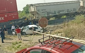 En Nopala, auto fue impactado por el tren; intentaba ganar el paso 