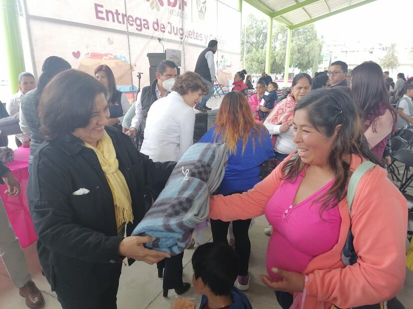 600 cobijas y juguetes llegan a municipios hidalguenses afectados por bajas temperaturas | Foto: Especial