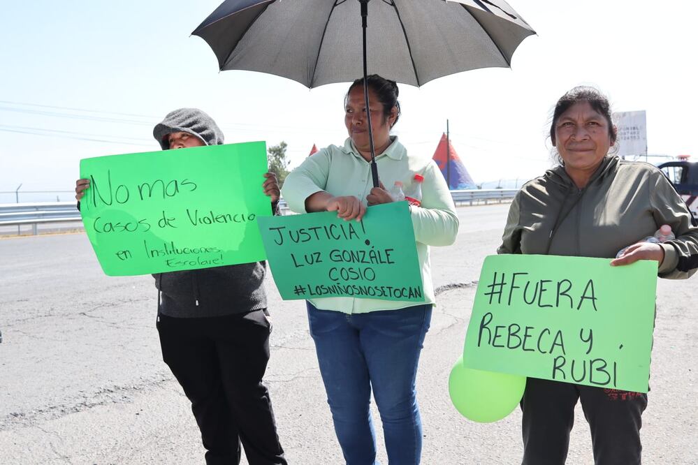 Madres de familia exigen una respuesta de las autoridades ante la presunta violación de dos niñas menores de 5 años Foto: Josué Ortiz