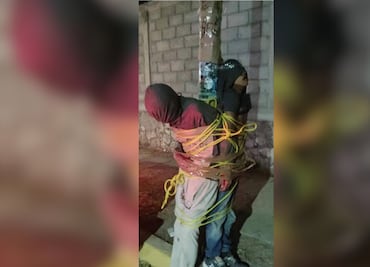 Pobladores de Tlaxcoapan detienen y amarran a presuntos ladrones