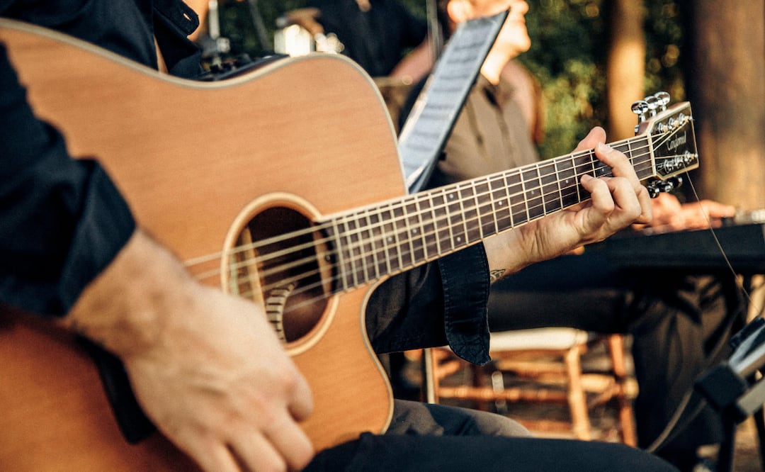 ¡Vive la magia de la trova y apoya el talento local! Foto: Pexels