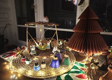 Mexicana que radica en Francia conserva tradiciones con sus nacimientos
