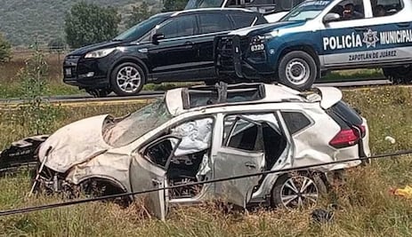 Camioneta que volcó en Tolcayuca eran escoltas de funcionaria federal; un fallecido y tres lesionados