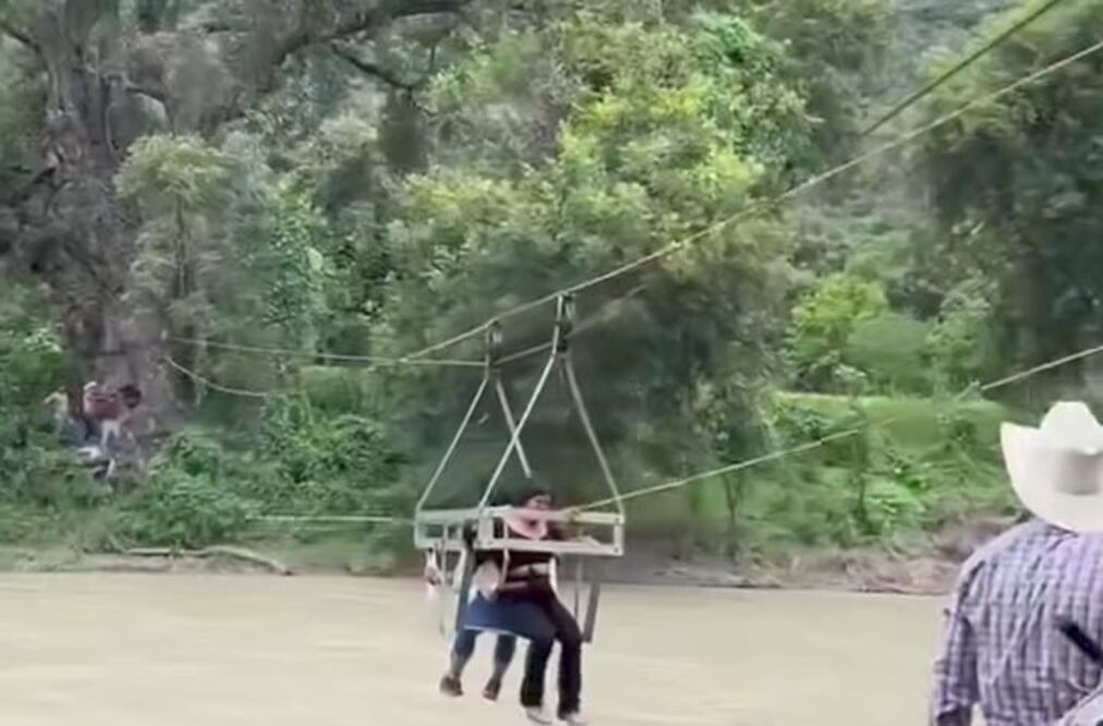 Por la comunidad de Vado Hondo cruza el río Amajac | Captura de video