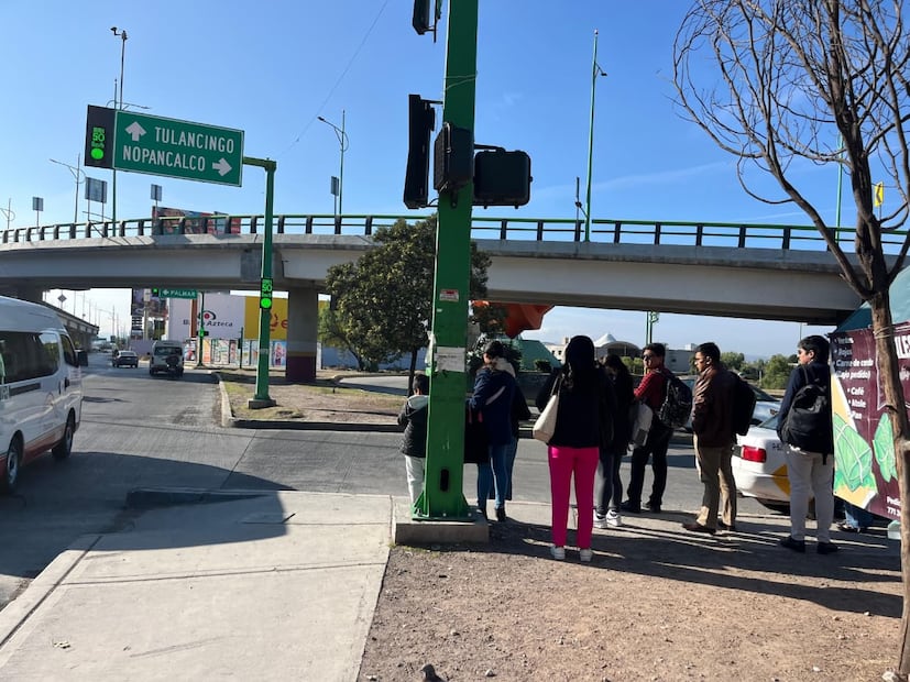 Peatones caminan hasta 15 minutos para encontrar un cruce seguro en Pachuca
Fotos: Ricardo Calleja