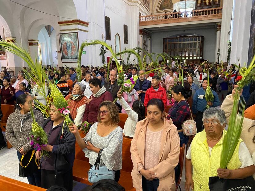 Las actividades iniciaron este 13 de abril con la celebración del Domingo de Ramos. Alrededor de las 10 de la mañana salieron desde la mina del Lobo en la antigua carretera a Real del Monte, luego pasaron por Pedro Escobedo hasta llegar a la capilla del barrio y  continuar a la iglesia de San Francisco I Foto:Luis Soriano