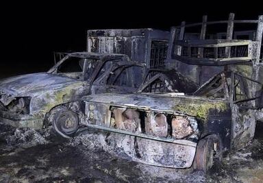 Arden tres camionetas en Tula de Allende