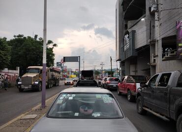Cierre de calles por reparación de bulevar provoca caos vial en Huejutla