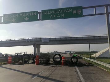 Cumple más de un día bloqueo sobre el Arco Norte, campesinos exigen pagos