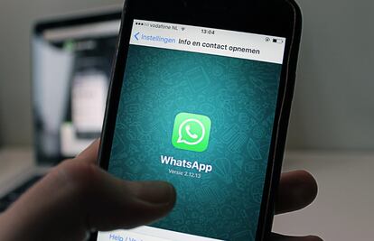 ¿Cómo enviar un chat completo a un contacto de WhatsApp?