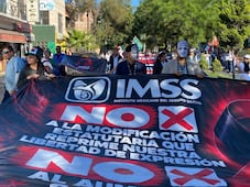 Se quejan automovilistas de la marcha de trabajadores del IMSS