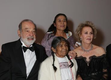 Bordadora hidalguense brilla en el Museo Kaluz y Dior junto a Slim