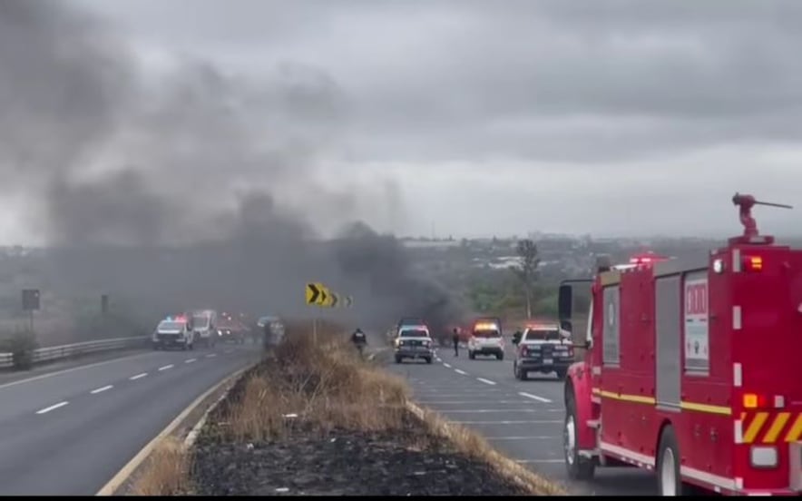 Reportan dos vehículos incendiados en carreteras de Hidalgo