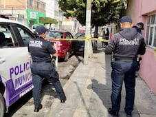 Muere persona al interior de vehículo en avenida de Pachuca