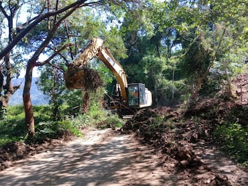 A tres semanas de la tormenta 90-E, 27 caminos siguen cerrados en Hidalgo