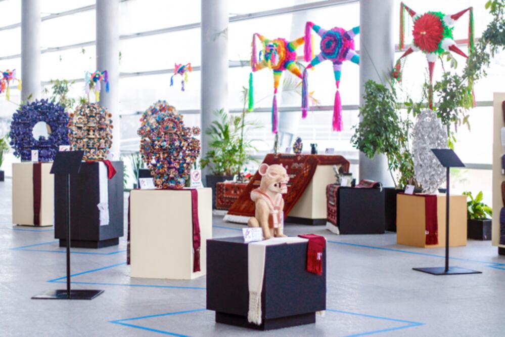 La exposición “Del Corazón Mexiquense” se encuentra en el lobby del Auditorio Gota de Plata I Foto: Gobierno Hidalgo