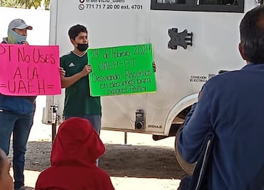 Protestan estudiantes de la UAEH por usar recursos para proselitismo