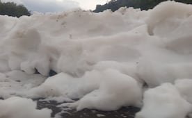 Desfogue de presa Rojo Gómez provoca cierre carretero entre Alfajayucan y Chilcuautla