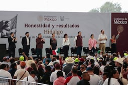 Lluvia, souvenirs y porras; en la visita 15 de Claudia Sheinbaum a Hidalgo