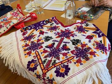 Trascienden fronteras; bordados de Acaxochitlán en Portugal