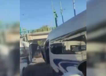 Choferes de combi se lían a golpes en pleno bulevar Bonfil y ponen en riesgo a pasajeros