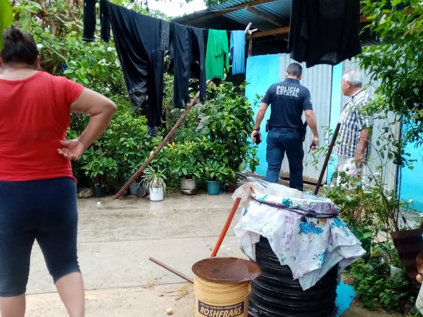 Familias que mantienen sus domicilios en el margen del río que cruza por la comunidad de Zacayahual, San Felipe Orizatlán, cada año en temporadas de lluvias, o huracanes viven en zozobra debido a que sus domicilios construidos en la orilla de la ribera sufren inundaciones. I Foto: Especial