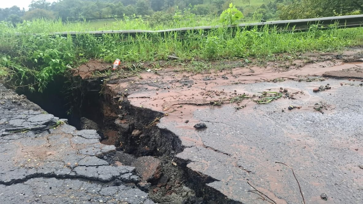 Se parte la carretera federal Pachuca - Tampico, en el tramo entre Ixtlahuaco y Lolotla |Foto: especial