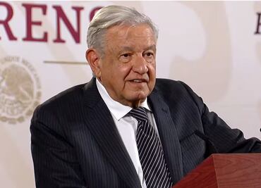 AMLO anuncia aumento salarial del 10% en promedio para maestros