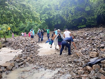 En Xochiatipan 12 familias lo perdieron todo tras inundaciones