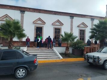 Pobladores de Cardonal toman presidencia; exigen al alcalde cumpla con sus compromisos