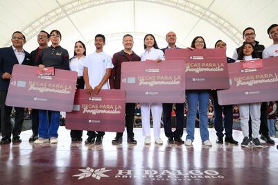 Gobierno de Hidalgo beca a más de 17 mil universitarios
