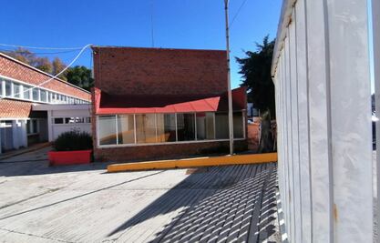 A siete meses de desocupado, el edificio del ex hospital general en Tulancingo, permanece abandonado