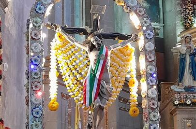 Conoce la historia del Señor de Jalpan, imagen de cristo que luce la banda presidencial en festividades de Ixmiquilpan