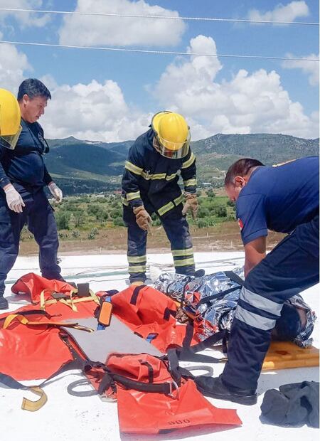 Rescatan a hombre con quemaduras por descarga eléctrica en Epazoyucan | Foto: Especial
