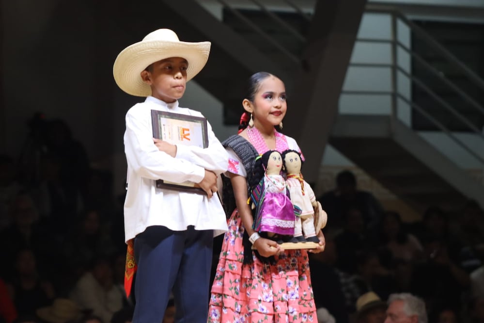 Los huejutlenses Isabella Bautista y Jesús Itzae Guillén han ganado múltiples competencias de huapango infantil | Foto: especial