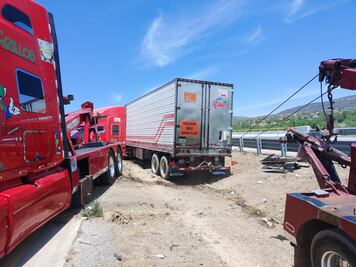 Tráiler se accidenta en el Arco Norte y bloquea la circulación por horas