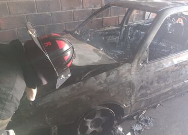 Incendio consume vehículo y vivienda en El Pedregal de Tizayuca; vecinos sin luz