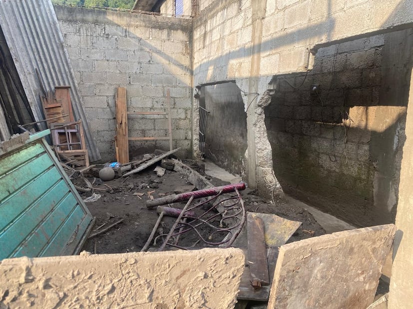 Transportistas de la Sierra Otomí-Tepehua llevan cuatro toneladas de ayuda a familias afectadas por el fenómeno Priscilla | Foto: especial