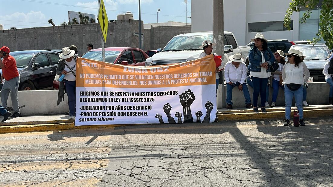 Maestros protestan en Hidalgo contra reforma a la Ley del ISSSTE | Foto: Ricardo Calleja