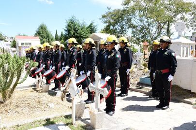 Bomberos de Tulancingo conmemoran su día con reconocimiento a su labor