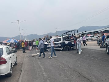 Comerciantes retienen patrulla en La Estancia, Actopan; piden liberación de su compañero