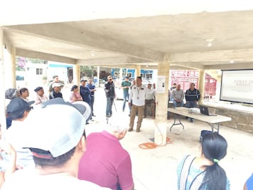 Protección Civil se reúne con pobladores en Joquela, Tianguistengo