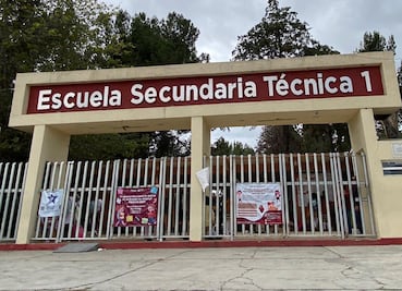Docentes de la Secundaria Técnica 1 protestan por intento de relevo en la dirección del plantel