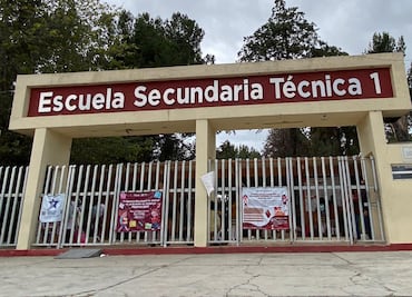 Docentes de la Secundaria Técnica 1 protestan por intento de relevo en la dirección del plantel