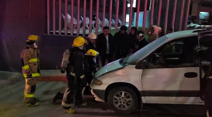 Incendio de camioneta moviliza a cuerpos de emergencia en el bulevar Colosio