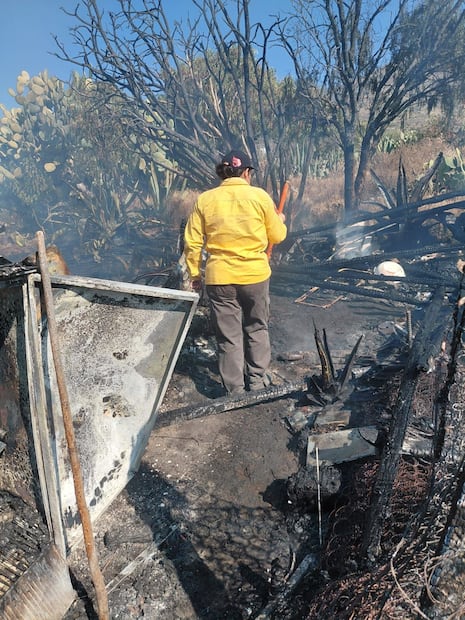 Atienden Bomberos de Pachuca dos incendios en distintas colonias de la capital | Foto: especial