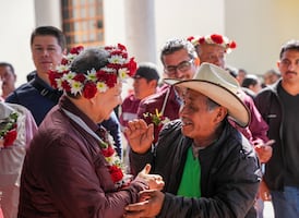 Julio Menchaca refuerza la reconstrucción en Lolotla con obras y programas sociales